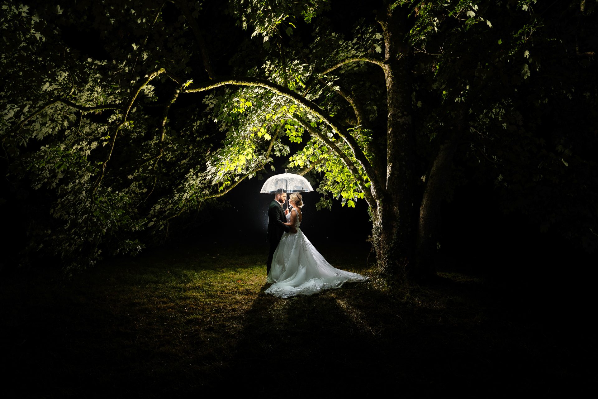 Guyom Photographe de mariage France séance couple Dordogne