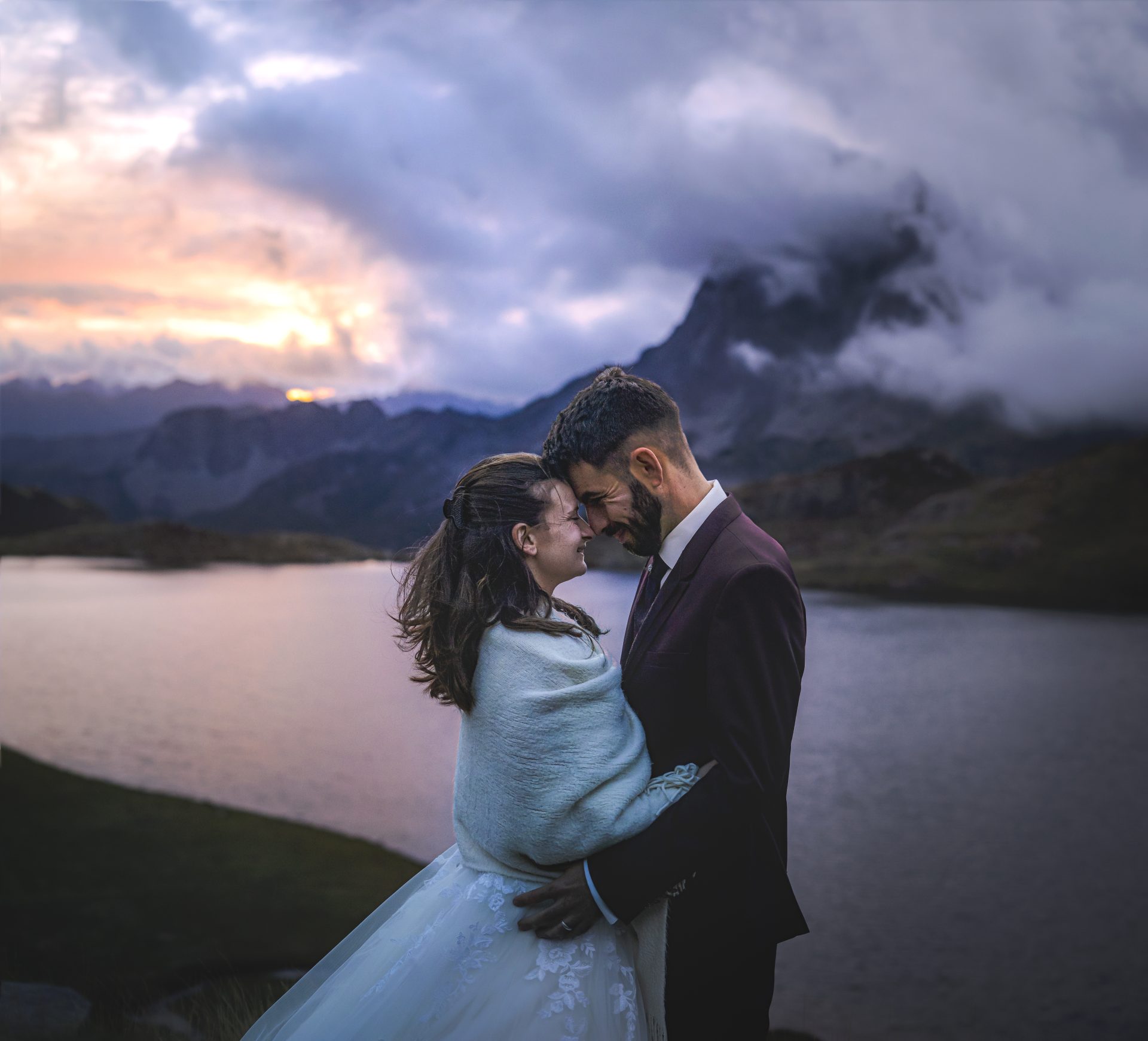 Séance couple de mariés guyom photographe de mariage France Pyrénées-Atlantiques